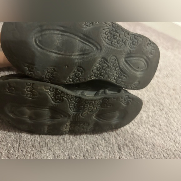 Sneakers | Amazon - Picture 2 of 5